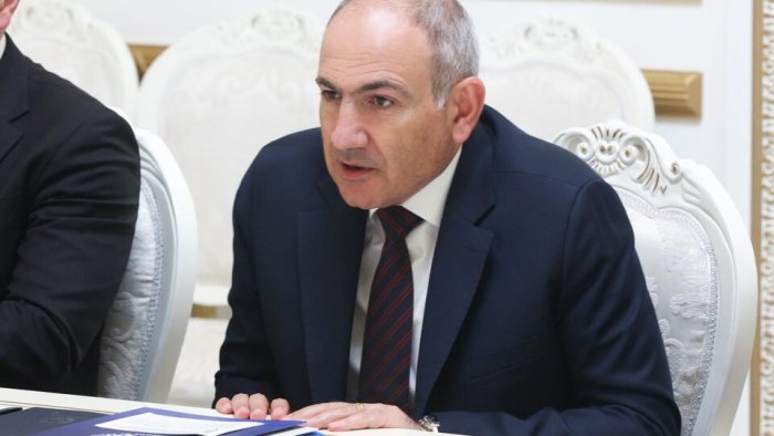 Бош вазир узр сўради