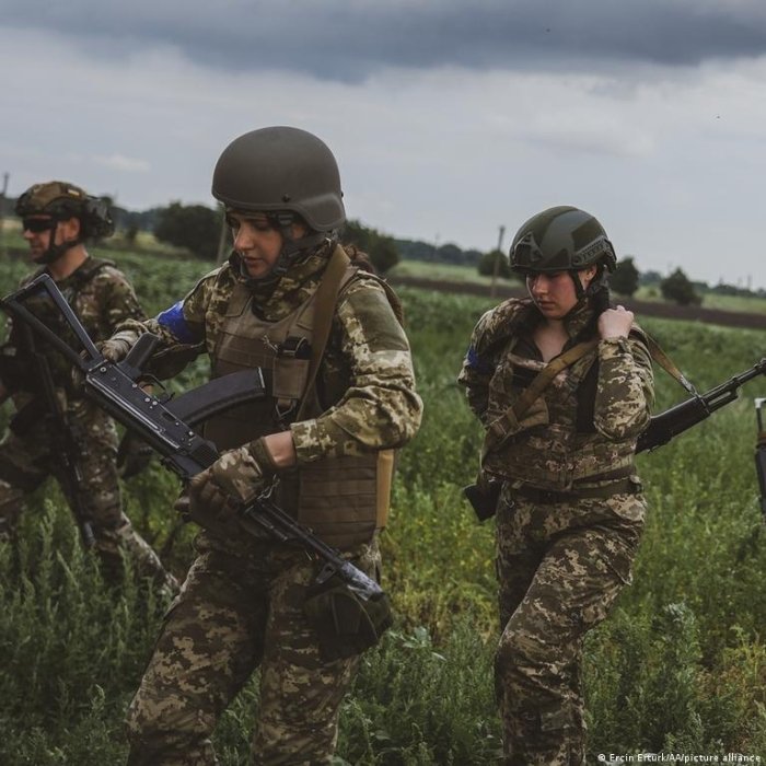 Ukraina armiyasida shaxsiy tarkib yetishmayaptimi? Harbiy xizmatda ayollar 75 mingdan oshdi