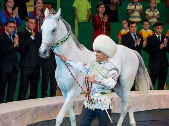Turkmaniston prezidenti oti Ginnes rekordlar kitobiga kiritildi