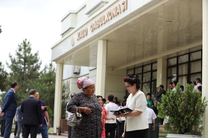 Qozoq ayollari bilan uy qurilishi Qozoq ayollari bilan uy qurilishi