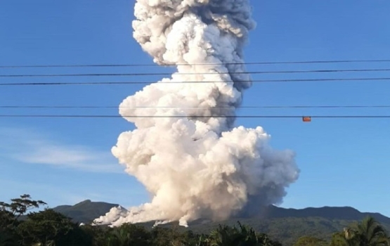 Коста-Рикада энг катта вулқонлардан бири отила бошлади (ВИДЕО)