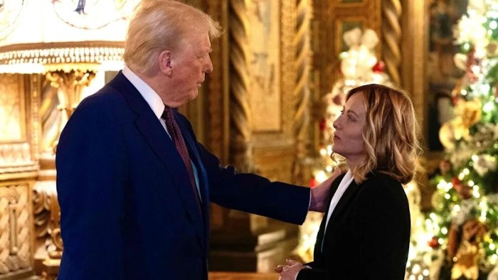 Европа Иттифоқи божхона можаросига барҳам бериш учун Трампга қурол-яроғ сотиш бўйича келишув таклиф қилмоқчи