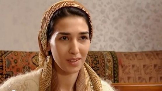 Aktrisa Gavhar Sharipova harakatlanib ketayotgan avtobusdan tushishga harakat qilgani oqibatida vafot etgani aytilmoqda