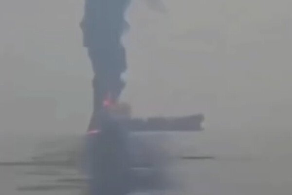 "Нишонлар ёнади": Эрон Ҳурмуз бўғозида учта танкерни нишонга олди