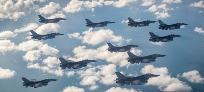 AQSh so‘nggi 24 soat ichida Yaqin Sharqqa 50 dan ortiq qiruvchi samolyotlarni joylashtirdi — Axios