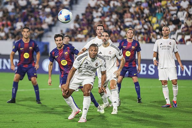 "Реал" афсоналари "Барселона"ни мағлуб этди