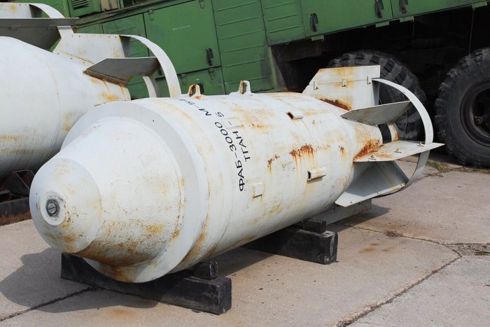 Rossiya FAB-3000 havo bombalari Ukraina harbiy infratuzilmasi uchun dahshatli halokatdir