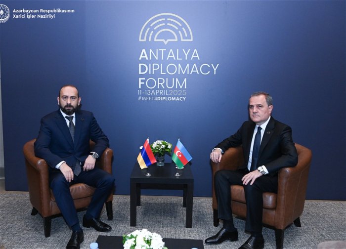 Арманистон ва Озарбайжон делегацияси Антальяда учрашди