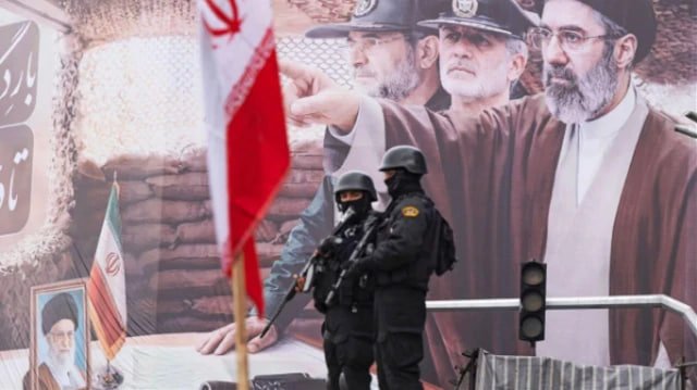 Eronda harbiylar va diplomatlar o‘rtasidagi kelishmovchiliklar yuzaga keldimi?