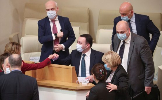 Грузия парламенти Ираклий Гарибашвили раҳбарлигидаги янги ҳукуматни тасдиқлади
