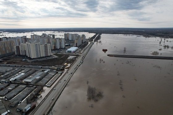 Tayt kiygan kelinning ruscha porno video Eri, uning etuk xotini fucks va uning pubis boyicha cums