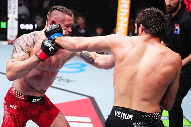 Хабибнинг жамоадоши UFC'даги дебютида 41 яшар спортчига ютқазди