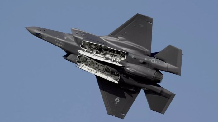 Греция ҳукумати АҚШдан 20 та F-35 қирувчи самолётини сотиб олади