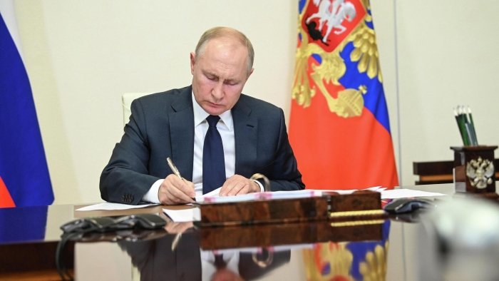 Rossiya prezidenti yangi faxriy unvon haqidagi farmonni imzoladi