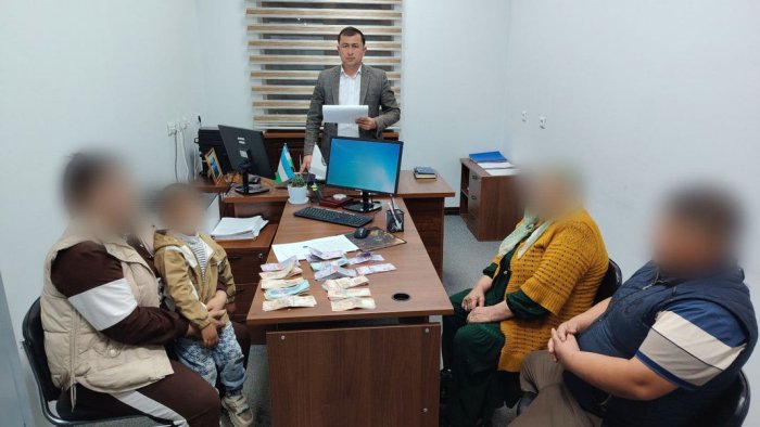 Xususiy Belarus porno video Er uxlayotganda xotin sikiladi (porno)