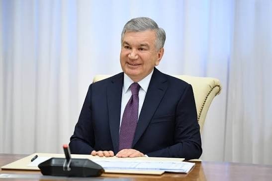 Шавкат Мирзиёев эртага Ўзбекистондаги барча давлат ишхоналарида иш соат 10:00 дан бошланишини маълум қилди