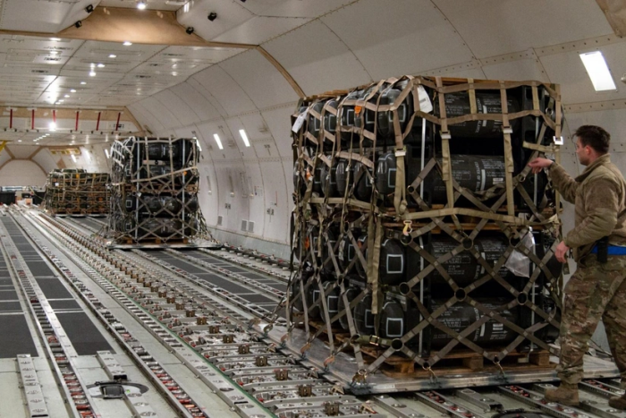 Буюк Британия 50 кун ичида Украинага 60 минг снаряд етказиб берди