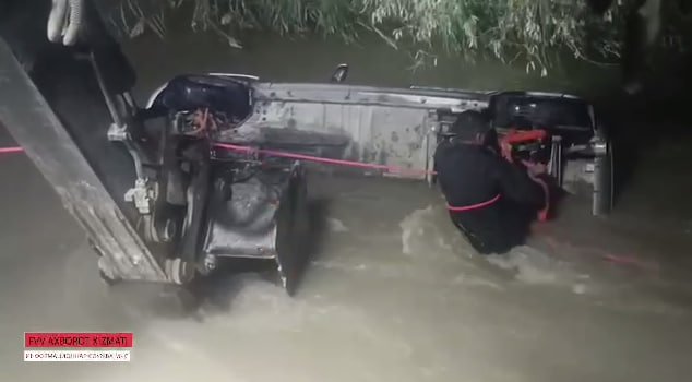 Бухорода каналга тушиб кетган автомашина ФВВ қутқарувчилари томонидан чиқариб олинди