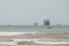 Трамп Эроннинг Ҳўрмуз бўғозида тўлов жорий этиш режасига қарши чиқди