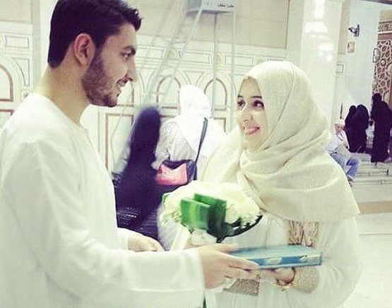 Aletta Okean bilan birgalikda BDSM pornosini tomosha qiling Olomon bir yigitni sikishdi