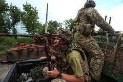 АҚШ вице-президенти Украинанинг янги ҳужум операцияларига қарши чиқди
