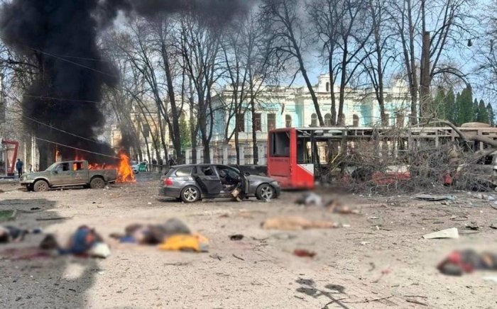 Суми шаҳрига берилган ракета зарбаси оқибатида 20 дан ортиқ одам ҳалок бўлди