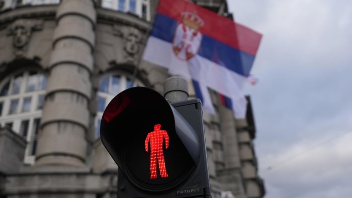 Serbiyada temir yo‘l qatnovi to‘xtatildi