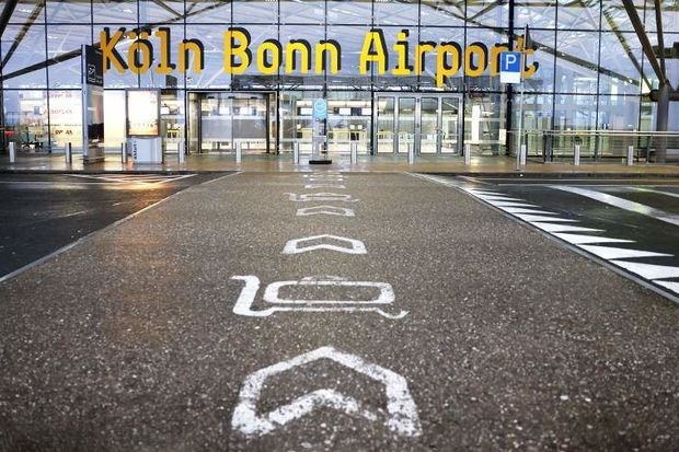 Germaniyada bir kishi aeroportning avtoturargohida bir necha kishini urib yubordi