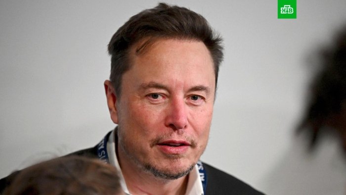 Маск: "Байден маъмурияти мигрантлар учун "қизил гилам" ёйди"