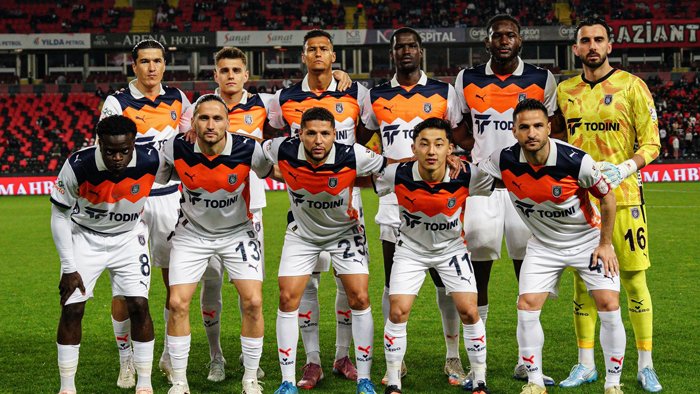 Turkiya superligasi. Fayzullayev assist qayd etgan va Shomurodov gol urgan bahsda «Bashakshehir» g‘alaba qozondi