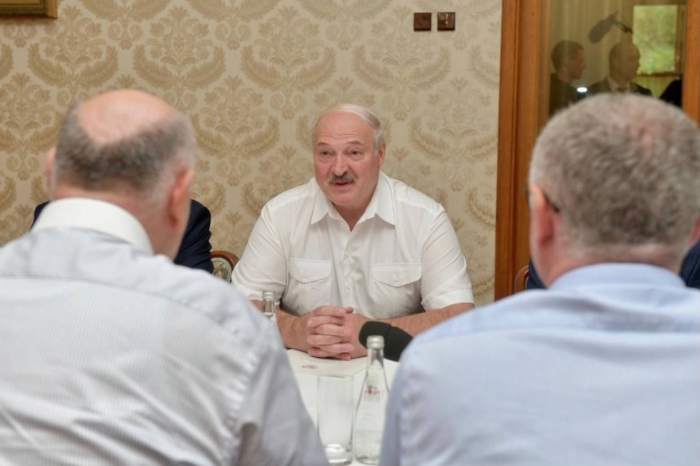 Александр Лукашенко Аслан Бжания билан учрашувда муносабатларни мустаҳкамлаш масалаларини муҳокама қилишни таклиф қилди