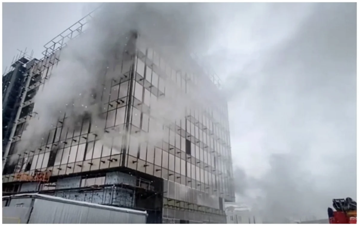 Москвада қурилаётган бинода юз берган ёнғинда беш киши ҳалок бўлди