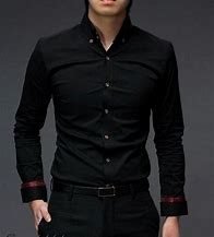 Qora ichki kiyim va qora paypoq kiygan qoramagiz