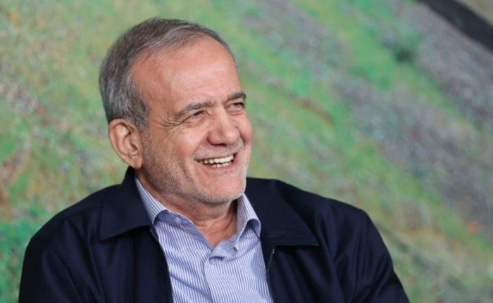 Эрон президенти Масъуд Пезешкиён ўз маошини миллий мактаб қурилиши кампаниясига хайрия қилди 