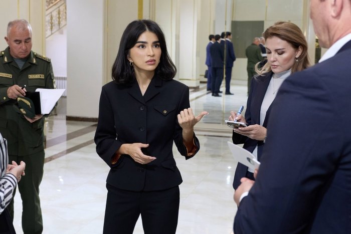 Саида Мирзиёева Тошкентдаги учта театрни кўздан кечирди