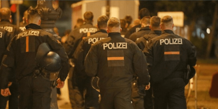 Германия полицияси Ғалаба кунида Берлинда 10 кишини ҳибсга олди