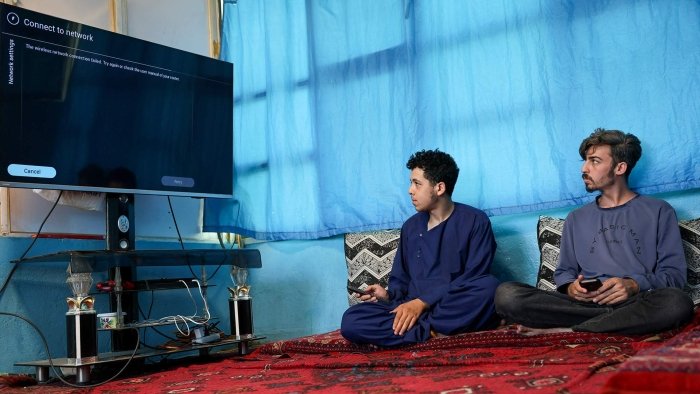 Афғонистонда мобил телефон ва интернет хизмати қисман тикланди