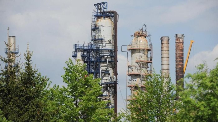 Ukraina dronlari hujumi tufayli Rossiya neftni qayta ishlash quvvatining 13 foizdan ortig‘ini yo‘qotdi