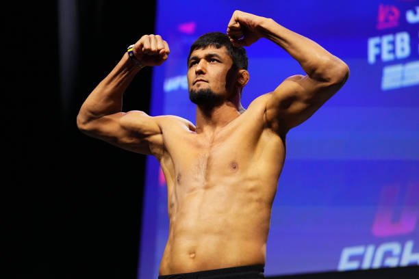 Нурсултон Рўзибоев яна эски вазнида жанг қилади