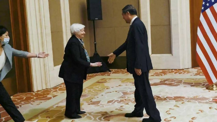 AQSh moliya vaziri Xitoyda “kechirilmas xato”ga yo‘l qo‘ydi