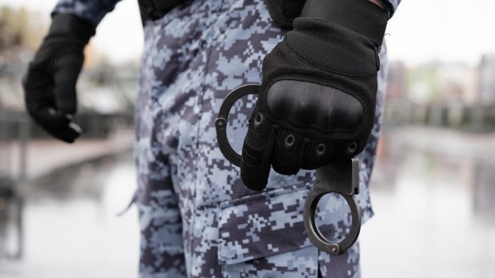 Севастополда Россия денгиз флотининг 300 йиллигига бағишланган ёдгорликни портлатмоқчи бўлган эркак қўлга олинди