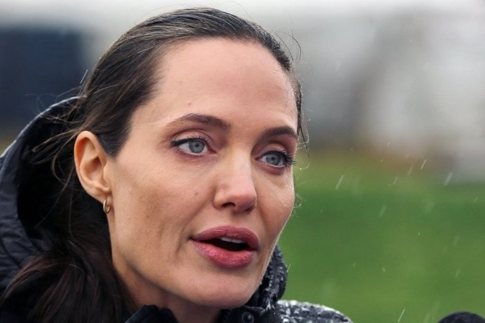 Qanchalik yoshi katta ayollar (porno fotosuratlar) Masturbator video yordamida jinsiy olatni qin bilan onanizm