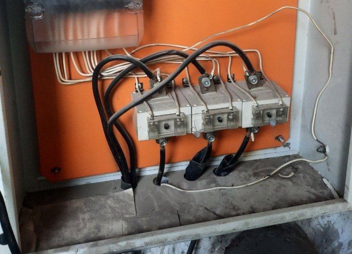 Ayolning orgazmi haqida video Hammomdagi xolamning oldiga siltab ketdim.