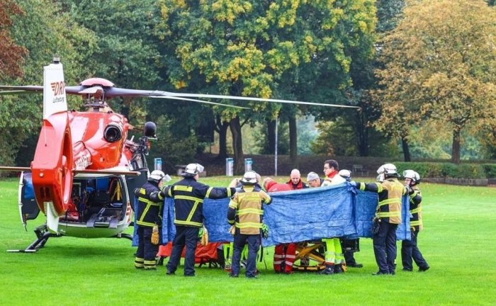 Qorda yalangoch qiz video