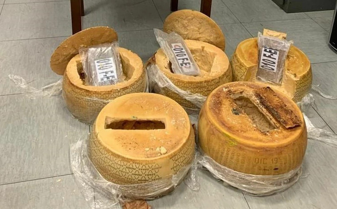 Italiyada kokainni pishloqqa yashirgan narkodilerlar hibsga olindi Italiyada kokainni pishloqqa yashirgan narkodilerlar hibsga olindi