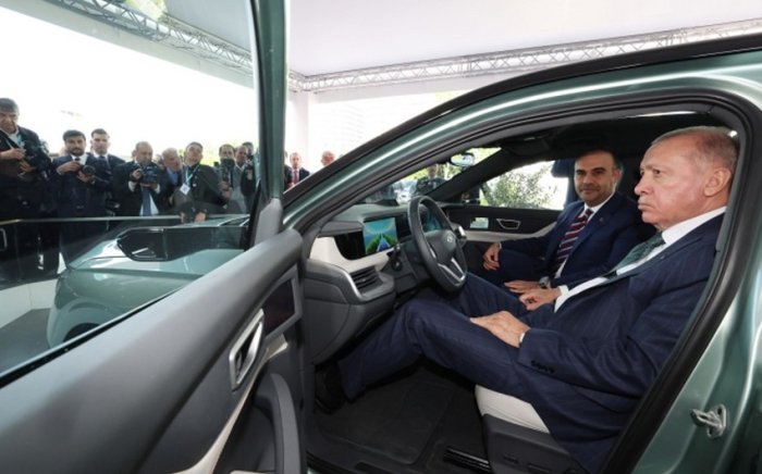 Эрдўғон янги TOGG электромобиль моделини синовдан ўтказди