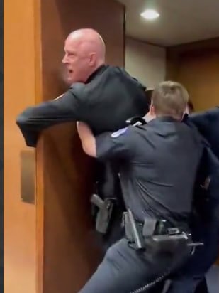  AQSh Senatida tinchlikka oid fikrlar eshik ortida qoldirilmoqda