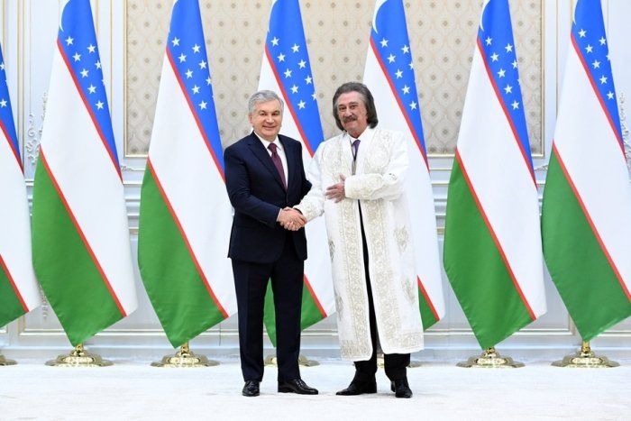 Shavkat Mirziyoyev Farrux Zokirovga «Buyuk xizmatlari uchun» ordenini topshirdi