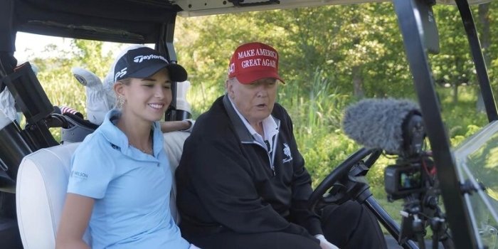 Donald Tramp nabirasi bilan birga golf o‘ynagani bordi