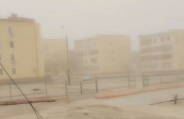Navoiyda kuchli shamol sabab chang bo‘roni kuzatildi Navoiyda kuchli shamol sabab chang bo‘roni kuzatildi